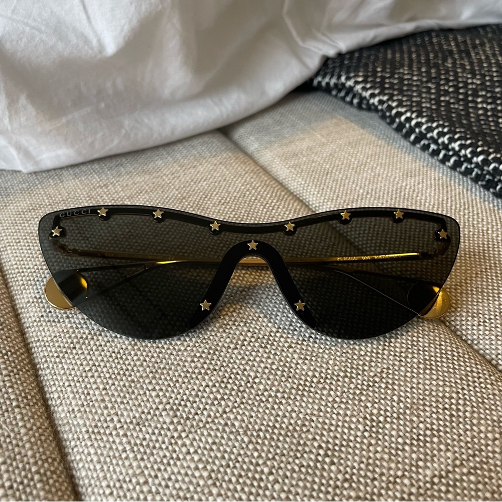 Never worn Gucci “Lunettes de Soleil” cat eye frameless star studded sunglasses